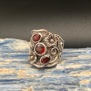 Multi-Stone Garnet Flower Ring // 925 Sterling Silver // Oxidized Silver Garnet Ring
