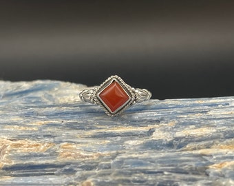 Carnelian Gemstone Ring // 925 Sterling Silver // Braided Square Setting