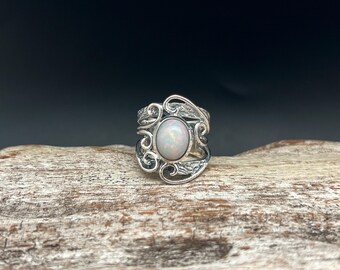 Anillo de ópalo estilo vintage // Plata de ley 925 // Talla 6