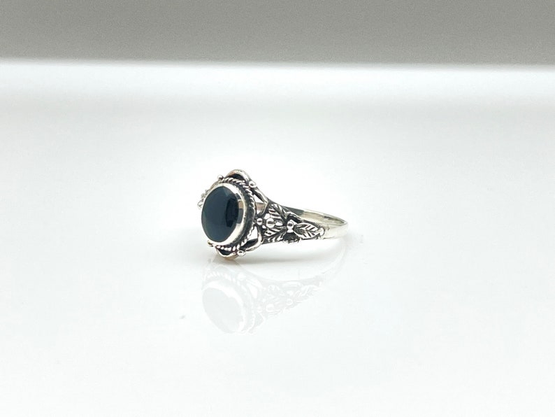 Vintage Onyx Leaves Ring // 925 Sterling Silver with Black Onyx // Size 4 to 10 image 6