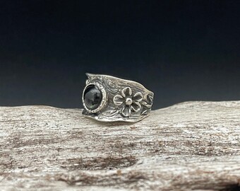 Onyx Flower Ring // 925 Sterling Silver // Oxidized