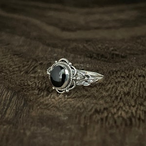 Vintage Onyx Leaves Ring // 925 Sterling Silver with Black Onyx // Size 4 to 10 image 2