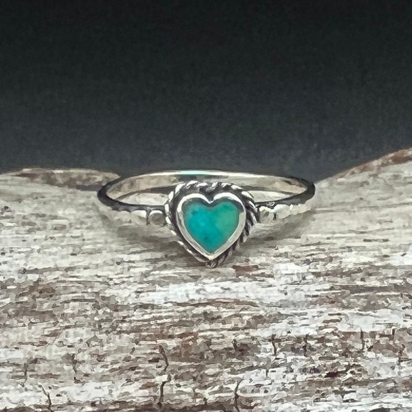 Anello a forma di cuore in argento sterling intrecciato con turchese - Finitura ossidata