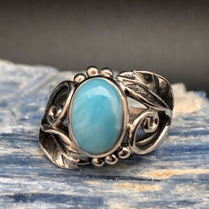 Anillo de Larimar // Anillo de Plata con Larimar // Engaste de Hojas // Joyería de Larimar // Talla 7