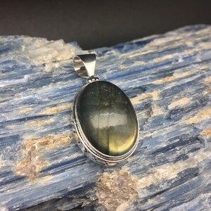 Labradorite Pendant // 925 Sterling Silver // Oval Bali Setting // Labradorite Necklace