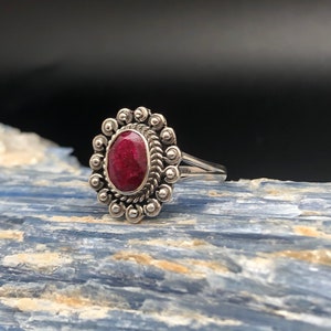 Robijnzilveren ring met kralen, maat 7 // geoxideerde Bali-ring met robijn // robijnzilveren ring // echte robijn