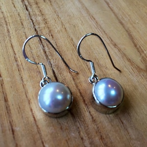 Simple Drop Pearl Earrings // 925 Sterling Silver // Hypoallergenic // Hook Backing // Natural White Pearl