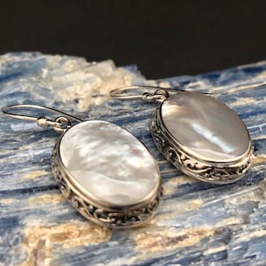 Mother of Pearl Earrings // Oval Shape Mother of Pearl Earrings // Bali Earrings // MOP Earrings