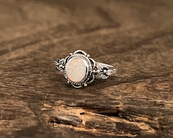 Vintage Opal Leaves Ring // 925 Sterling Silver with Lab Opal // Size 5 to 10