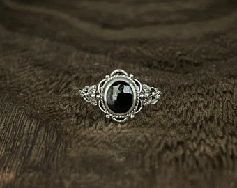 Vintage Onyx Leaves Ring // 925 Sterling Silver with Black Onyx // Size 4 to 10