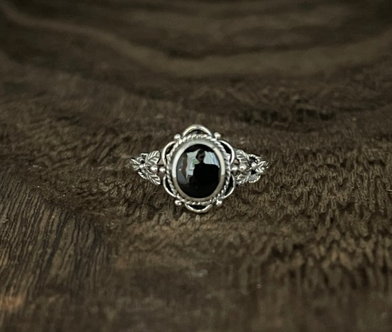 Vintage Onyx Leaves Ring // 925 Sterling Silver With Black