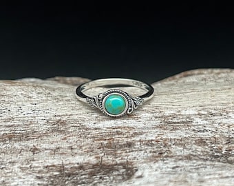 Turquoise Leaf Ring // 925 Sterling Silver with Genuine Turquoise // Oxidized