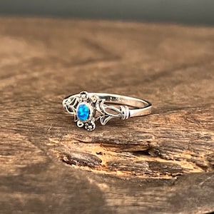 Vintage Design Floral Opal Ring // 925 Sterling Silver // Sizes 4 to 10 // Flower Opal Ring