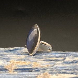 Labradorite Ring // 925 Sterling Silver // Marquise Setting // Size 7
