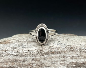 Western Black Onyx Ring // 925 Sterling Silver // Sizes 4 to 10 Available