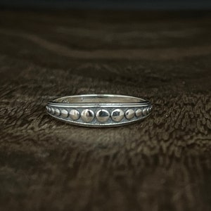 Bali-ring met dunne kralen // 925 sterlingzilver // Geoxideerd // Maten 5 t/m 10