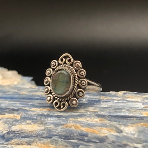 Labradorite Ring // Sterling Silver 925 // Oval Beaded Bali Setting // Oxidized