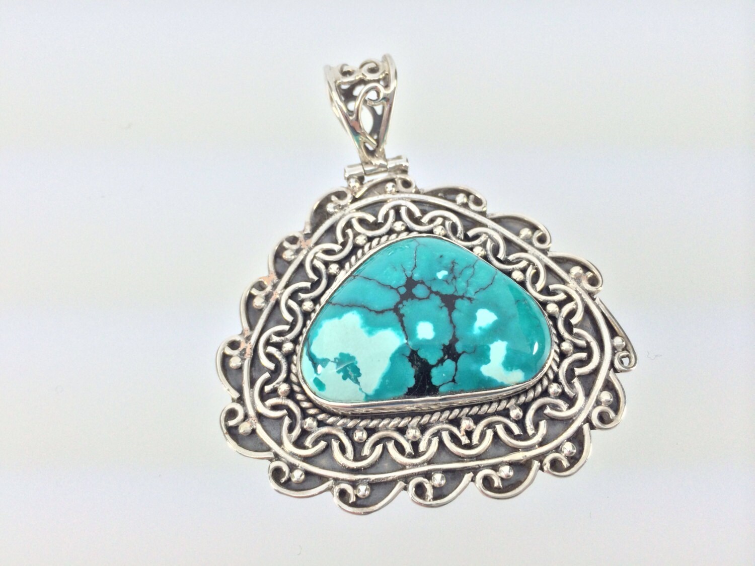 精巧なターコイズペンダント // 925スターリングシルバー