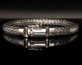Pulsera Bali tejida en plata de ley oxidada para hombre
