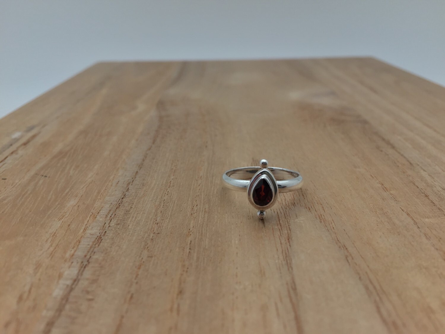 •GARNET - PARENTHESES• silver ring (size 6)