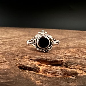 Vintage Onyx Flower Ring // 925 Sterling Silver Black Onyx // Size 5 to 10