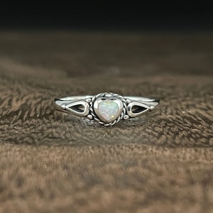 Heart Opal Ring // 925 Sterling Silver // Bali Design // Silver Opal Ring