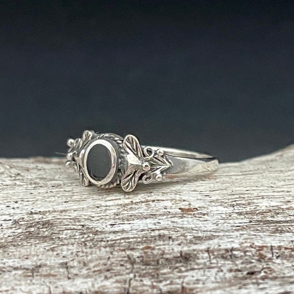 Oxidized Leaf Design Onyx Ring // 925 Sterling Silver // Size 4 to 10