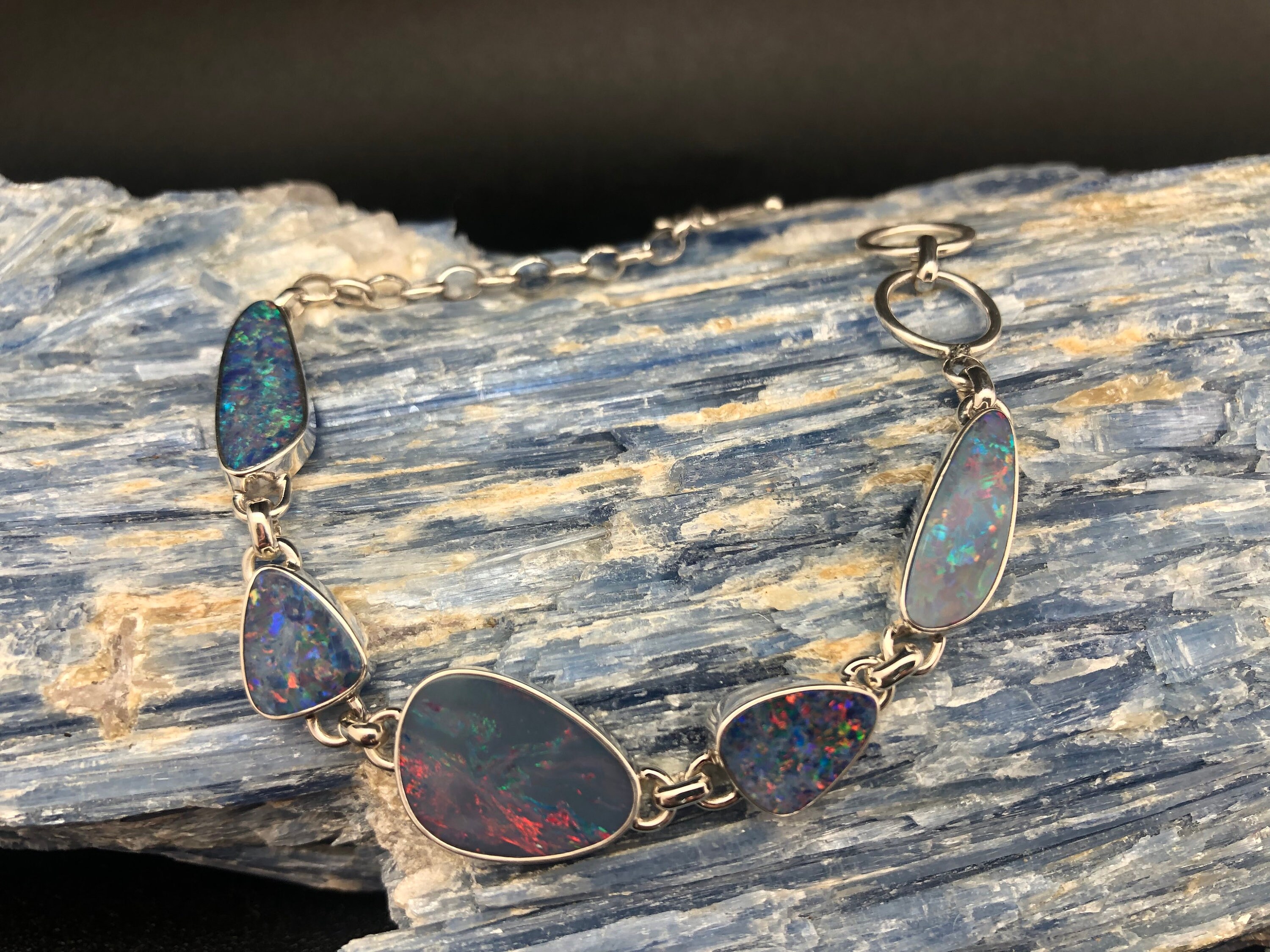 天然オパールブレスレット：925スターリングシルバートグルクラスプ