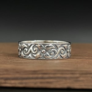 Floral Vines Pattern Silver Ring // 925 Sterling Silver // Oxidized // Sizes 5 to 10