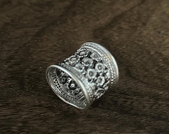 Thai Flowers Ring // 925 Sterling Silver // Sizes 7 to 12