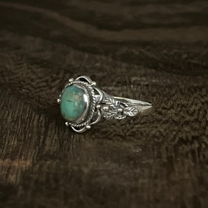 Vintage Turquoise Leaves Ring // 925 Sterling Silver with Genuine Turquoise // Size 5 to 10