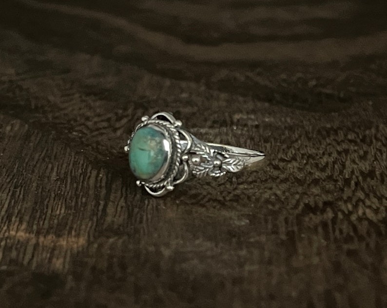 Vintage Turquoise Leaves Ring // 925 Sterling Silver with Genuine Turquoise // Size 5 to 10 image 1