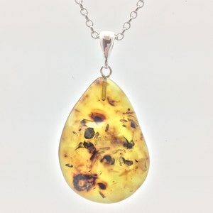 Grüner Bernstein Anhänger // 925 Sterling Silber // Grüner Bernstein Anhänger // Tropfenform