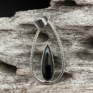 Black Onyx Pendant // 925 Sterling Silver // Teardrop Rope Setting