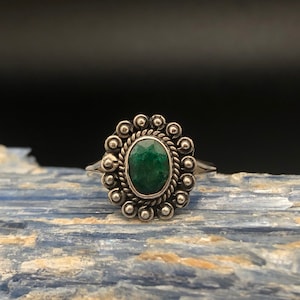 Beaded Emerald Silver Ring // Oxidized Bali Ring with Ruby // Green Emerald Silver Ring // Genuine Emerald