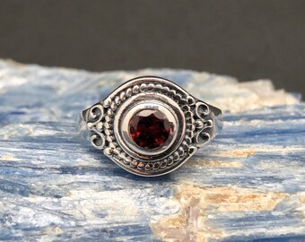 Garnet Ring Size 9 // Silver Garnet Ring // Circle Rope Setting // 925 Sterling Silver