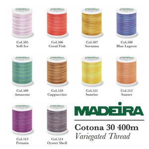 Könnte beinhalten: Sortiment von 14 Spulen Madeira Cotona 30 400m meliertem Garn in verschiedenen Farben, darunter Softeis, Korallenfisch, Savanne, Blaue Lagune, Amazone, Cappuccino, Sonnenaufgang, Sonnenuntergang, Petunie und Austernschalen.