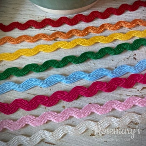 Ric Rac Rayon de alta qualidade 7 mm com 23 cores para escolher, escolha sua própria cor. Fabricado no Reino Unido. Desconto multicompra!