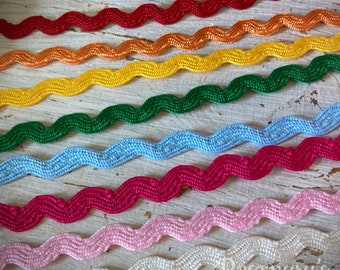 High Quality Ric Rac Rayon 7mm with 22 colours to choose from, choose your own colour. Made in the UK. Multibuy discount!