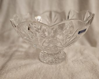 WATERFORF MARQUIS CANTERBERRY Footed Bowl, New, 5 in tall, 8"diameter, Perfect Condition. No box. Ships Free.