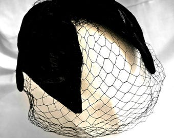 VINTAGE hat, Timeless style. Bow hat, Birdcage veil, Fascinator, Versatile style. Ships free ground or upgrade to Priority for fee.