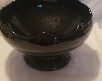 Black bowl, possibly LE Smith, 7 inches diameter and 4.5 inches tall.  Perfect condition.