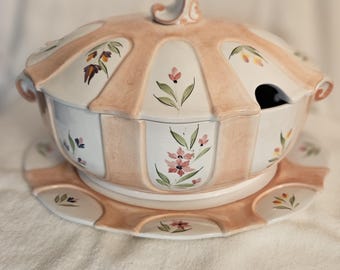 OGG SOUP TUREEN With lid and underplate. Large Porcelain Serving piece with a glossy finish. Made in Italy, #8112. Felt pads added to tray.