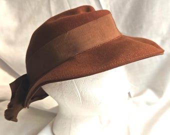 Vintage Mid-Century Rust Color Wool Woman's Hat with Brown Headband and Back Bow. GOOD Condition. Some fraying on sweatband. Ships USPS free