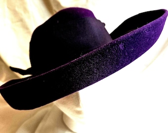 Vintage Mid-Century Woman's Purple 100% Wool Hat by Berkshire in Good condition, size 22 , black bow / ribbon trim. Ships free.