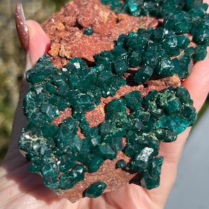 Dioptase raw crystal- Dioptase- Raw stones- Green crystals- Sparkling Crystal