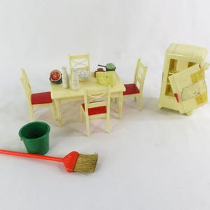 Ensemble de cuisine vintage Renwal pour maison de poupée en plastique, années 40, lot de 15 pièces