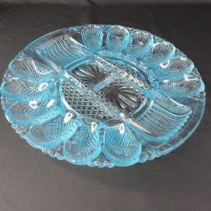 Assiette à oeufs en verre turquoise avec plateau à relish au centre Assiette à oeufs surcyclé peinte à la main Assiette à oeufs farcies pour Pâques ou tous les jours