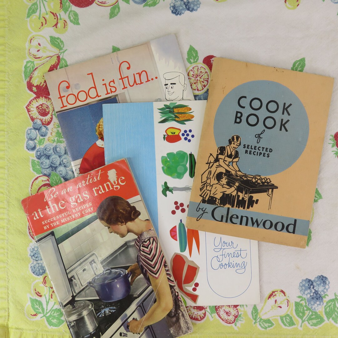 Lot of 4 Vintage Gas Company and Gas Range Manuals and Recipe Booklets