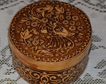 Birch bark   box  .